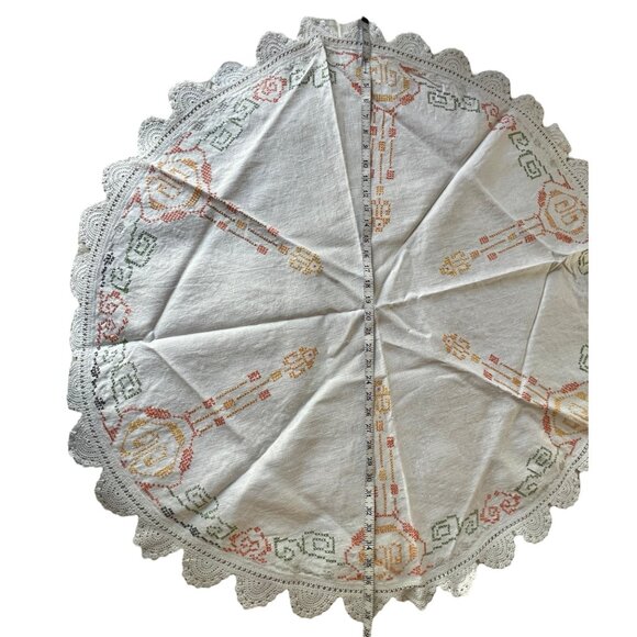 Round Embroidered Tablecloth Cross-Stitch Crocheted Scalloped Edges 38.5 Dia VTG - Picture 5 of 10